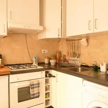 Charming Garden Duplex Historic Centre Lisbona